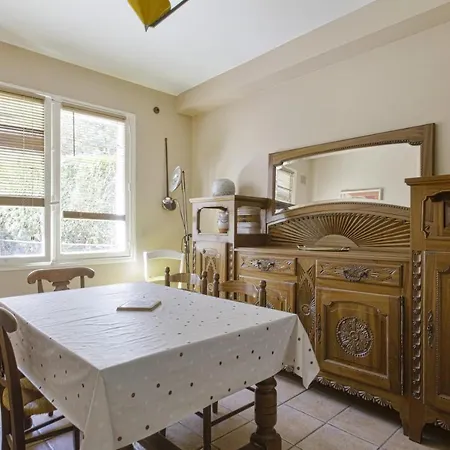 Large And Elegant Flat With Terrace 5 Min To - Welkeys Apartman