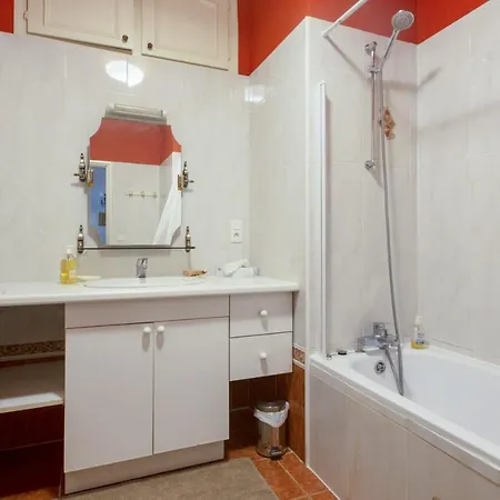 Large And Elegant Flat With Terrace 5 Min To - Welkeys *